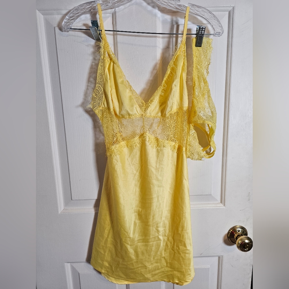 Wolf And Whistle Yellow Lace Trim Chemise Matching Thong Panty Size 6